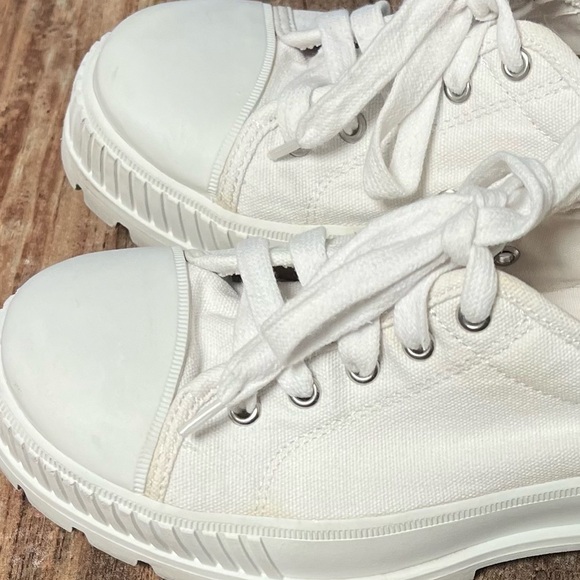 Torrid Chunky Lug sole Lace Up Canvas Sneakers, white, size 7.5WW - Picture 10 of 10